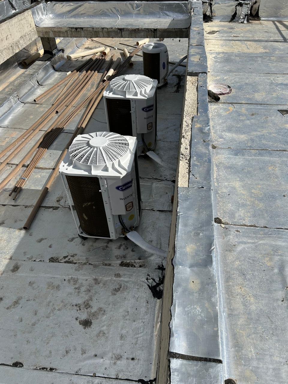 Condensadoras Carrier Inverter instaladas em laje técnica